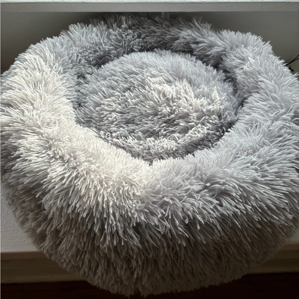 Plush cat bed